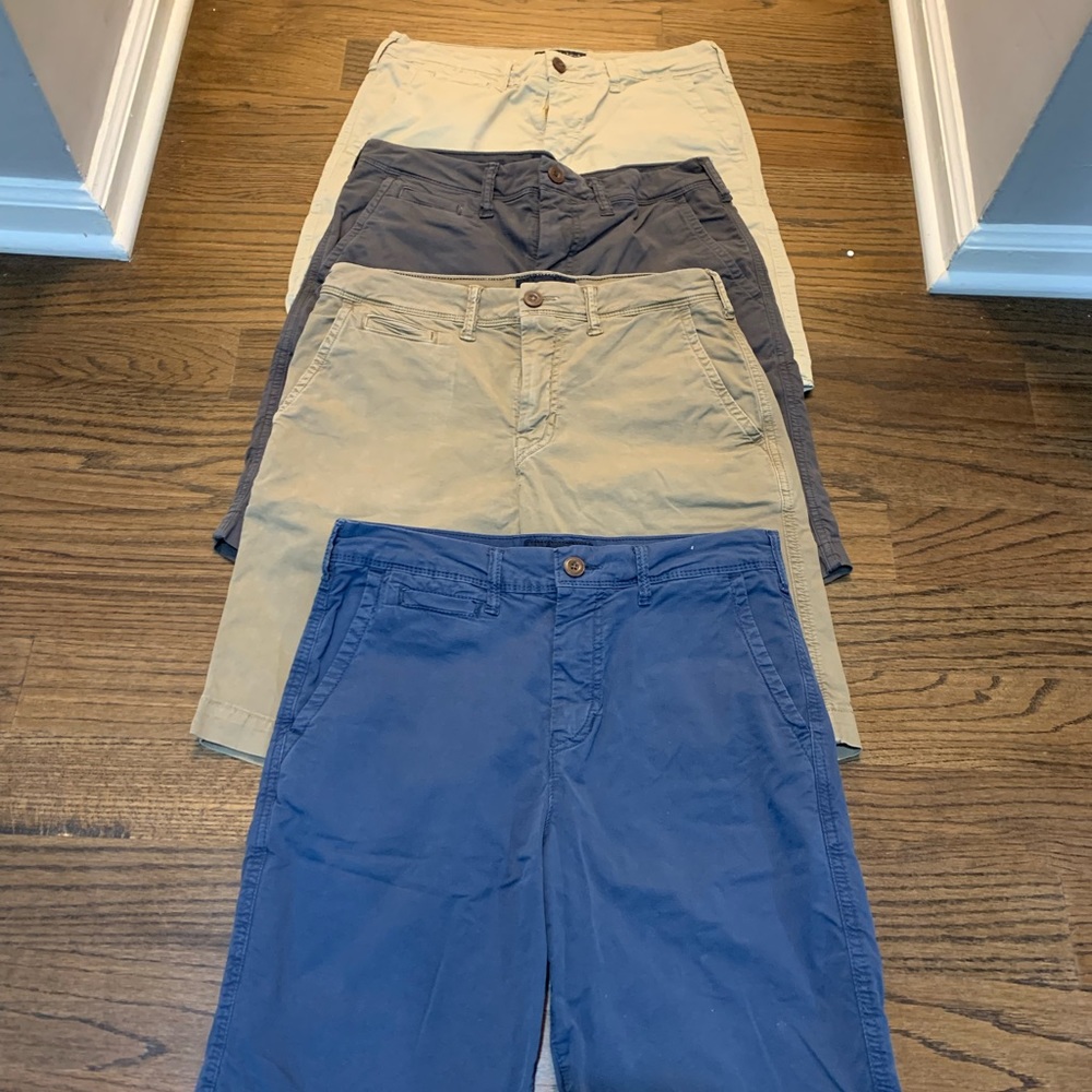American Eagle Men’s Khaki Shorts - Classic Fit - size 29